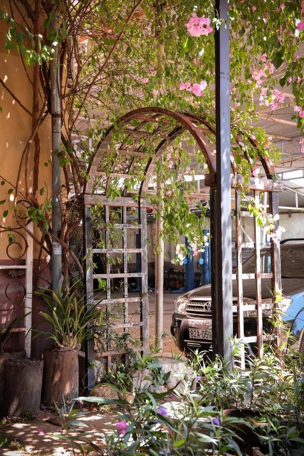 Y.O Inn Tỉnh Kontum Exterior foto